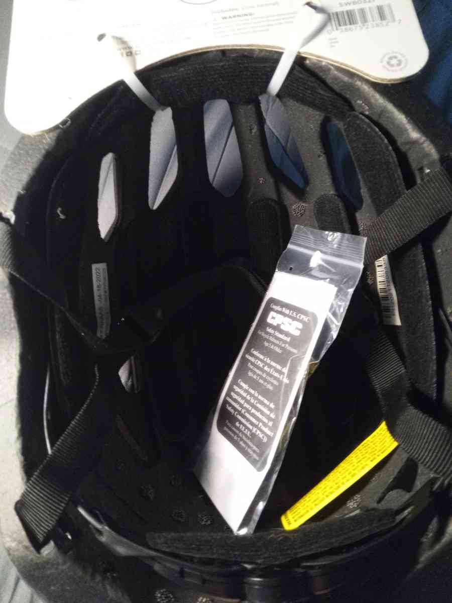 bike helmet Schwinn adult - Cleveland, Ohio - FleaMarketBay