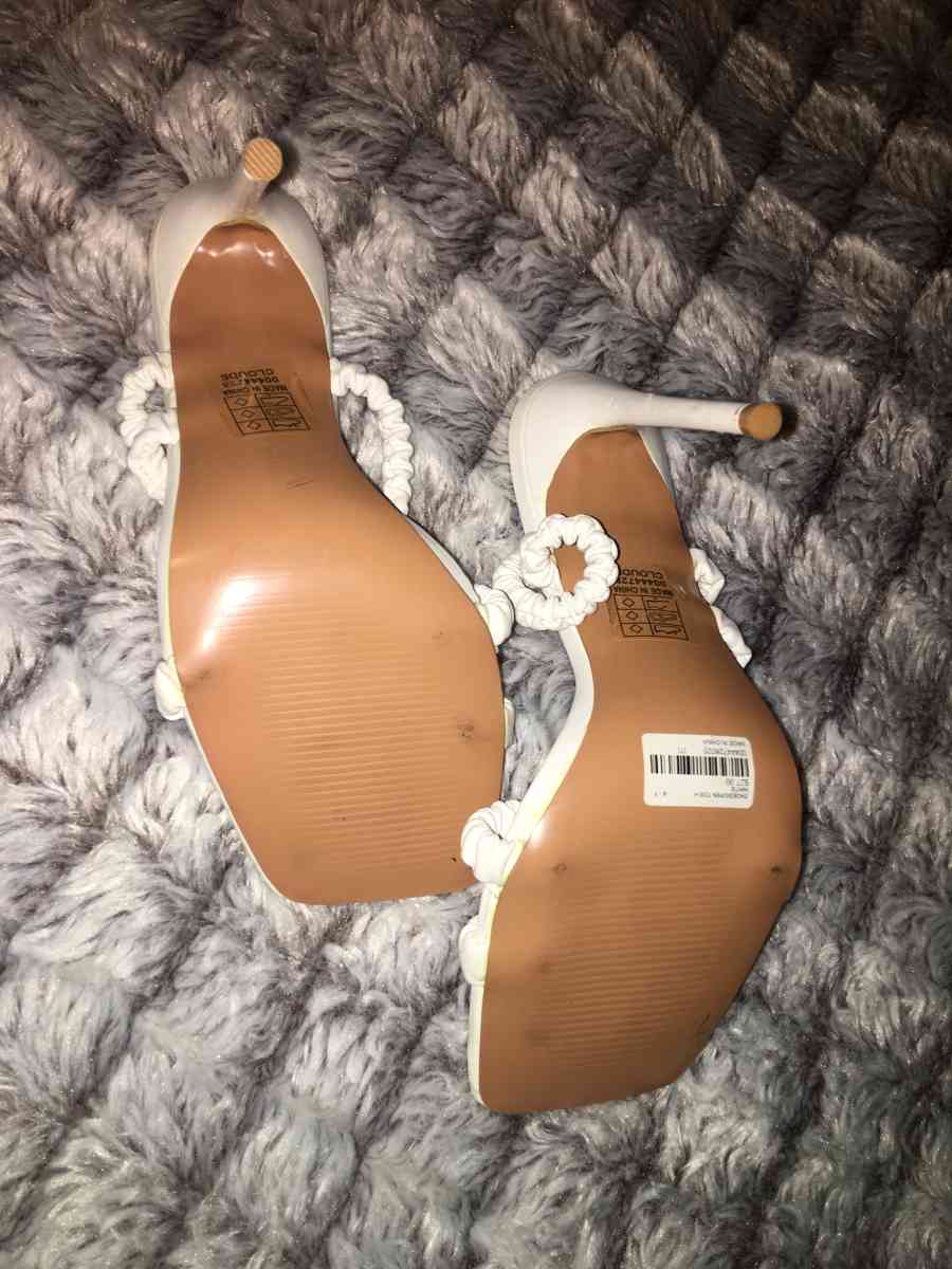 white heels - Aurora, Illinois - FleaMarketBay