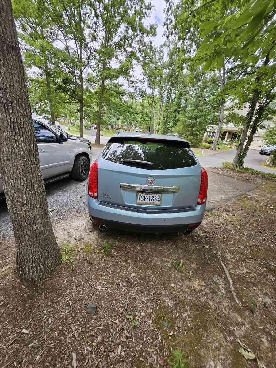 2011  cadillac srx premium - Locust Grove, Virginia - FleaMarketBay
