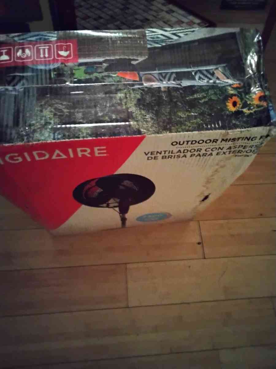 Frigidaire misting fan - Palm Springs, California - FleaMarketBay