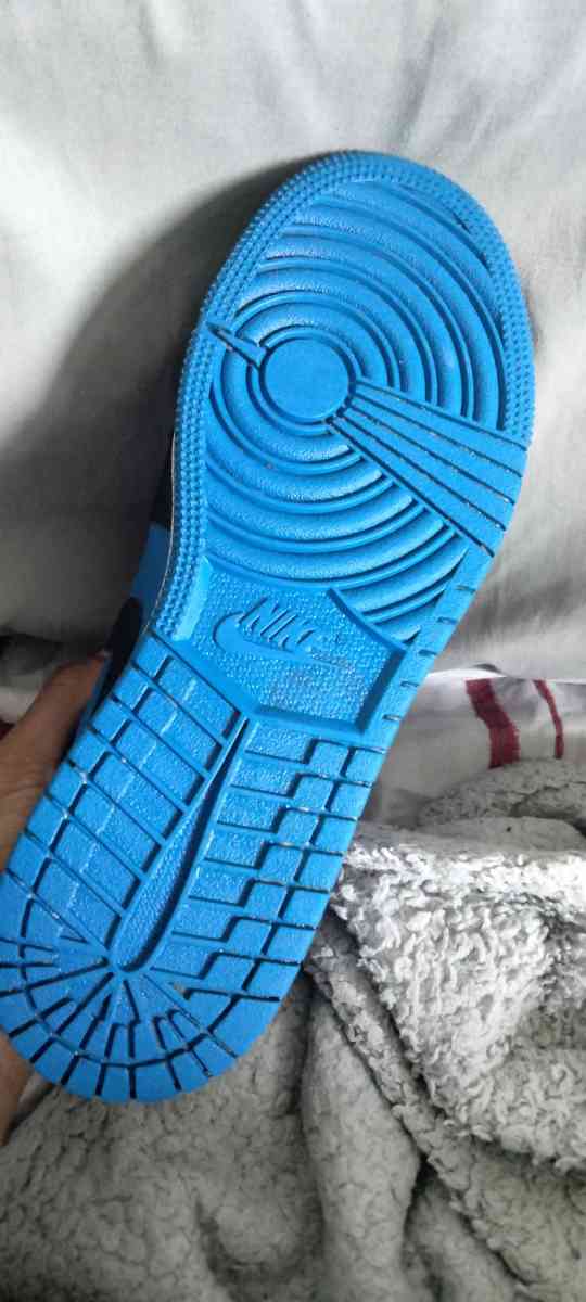 Jordan 1 retro black and blue - Racine, Wisconsin - FleaMarketBay