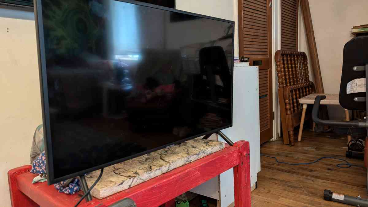 40 inch Samsung Smart TV with remote - Cincinnati, Ohio - FleaMarketBay