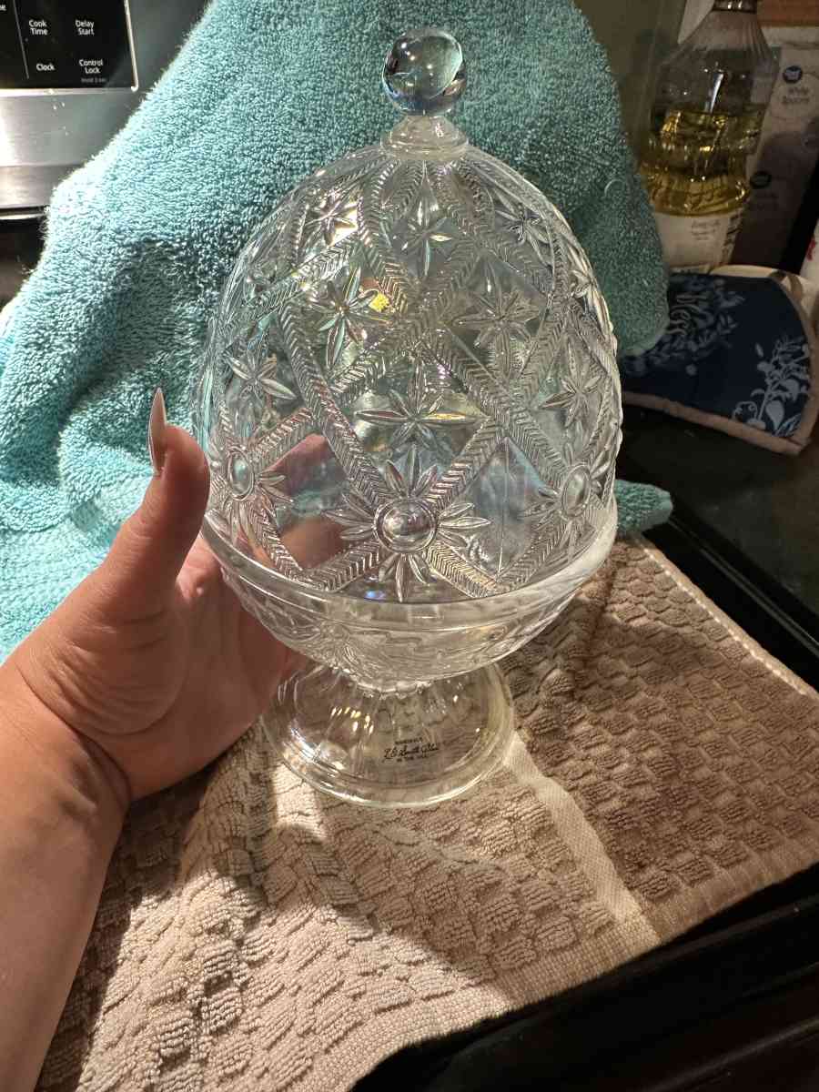 LE Smith glass egg lidded trinket dish - Scott Depot, West Virginia - FleaMarketBay