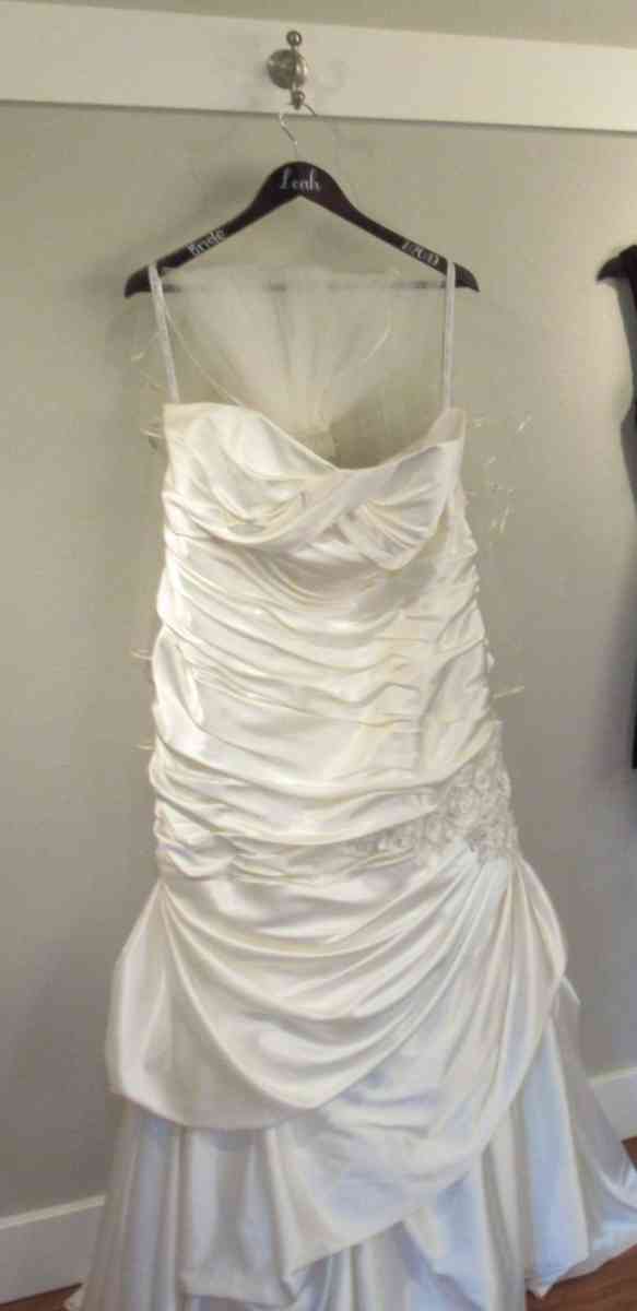 Mermaid Style Wedding Dress - Molalla, Oregon - FleaMarketBay