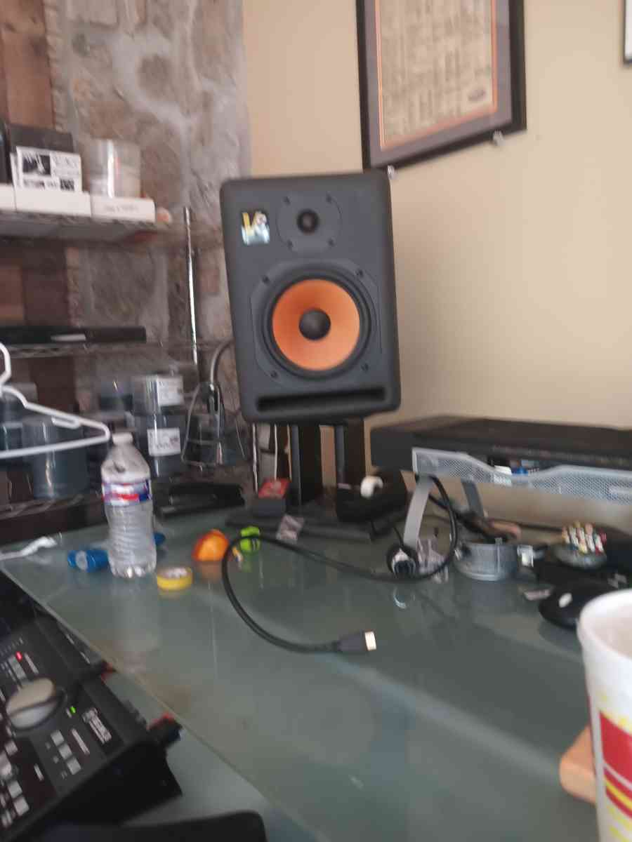 KRK V8 POWERED MONITORS PAIR - Knoxville, Tennessee - FleaMarketBay