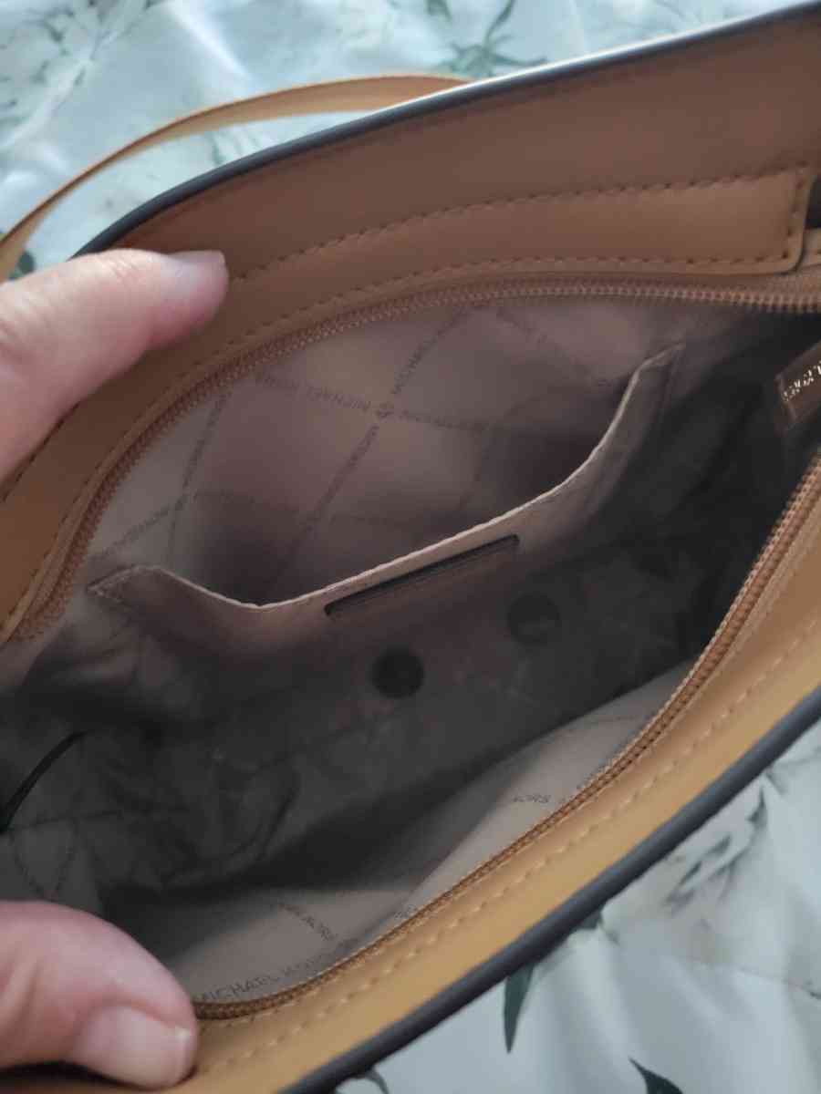 Michael Kors bag - Philadelphia, Pennsylvania - FleaMarketBay