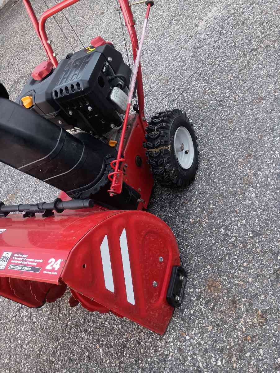 snow blower - Lewiston, Maine - FleaMarketBay