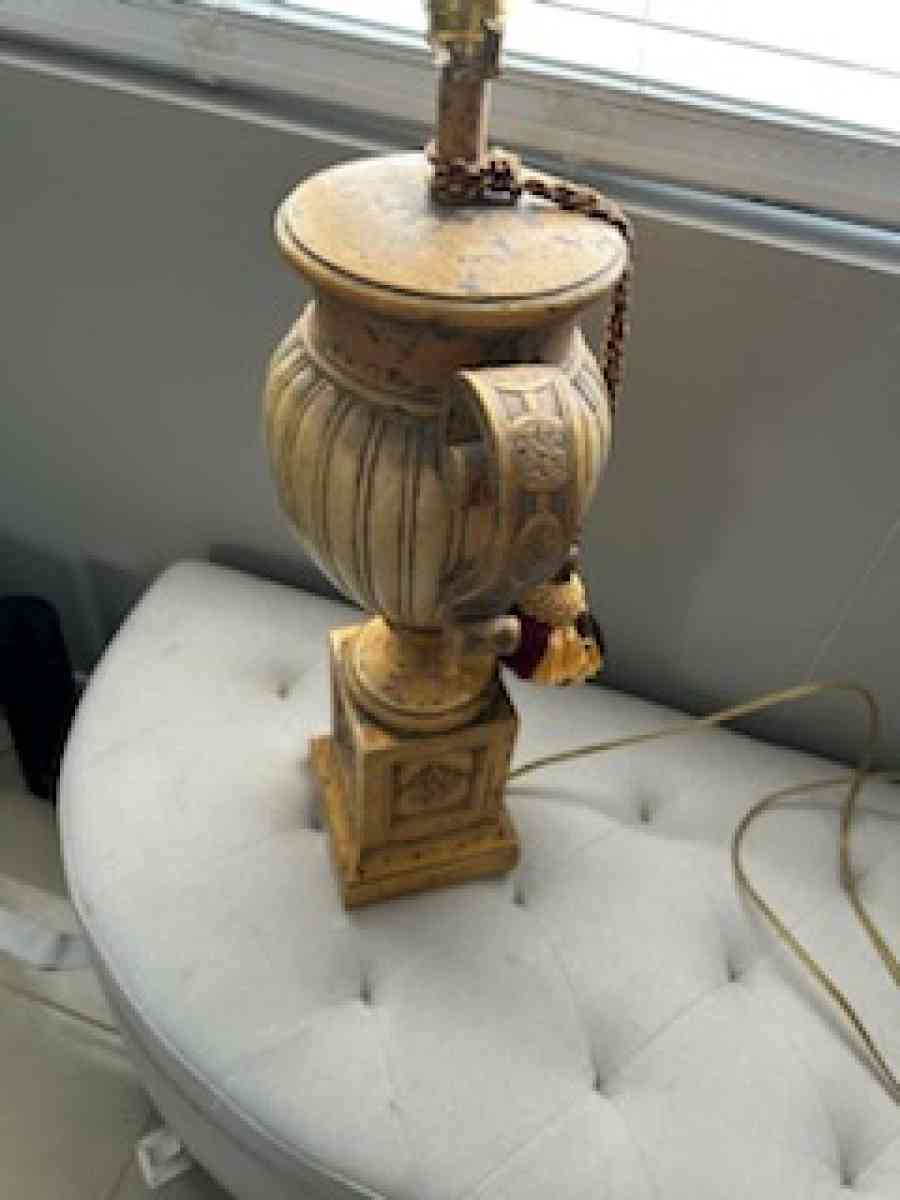 very nice old vintage lamp - Las Vegas, Nevada - FleaMarketBay