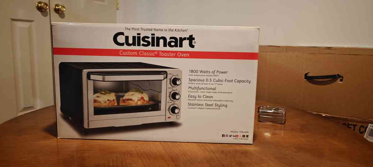 Cuisinart Custom Classic Toaster Oven  Model TOB40N  New