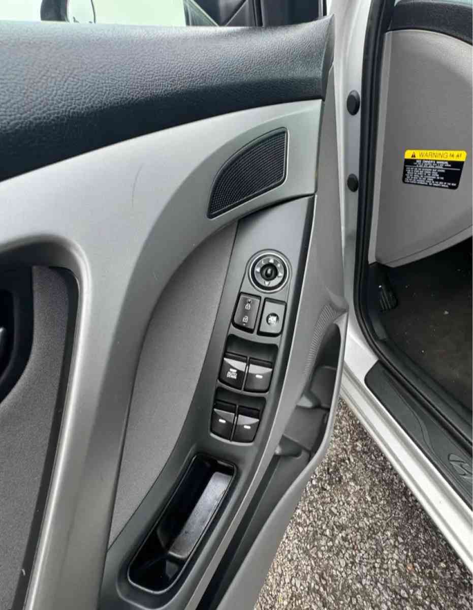 2014 Hyundai Elantra SE sedan 4D - Brooklyn, New York - FleaMarketBay