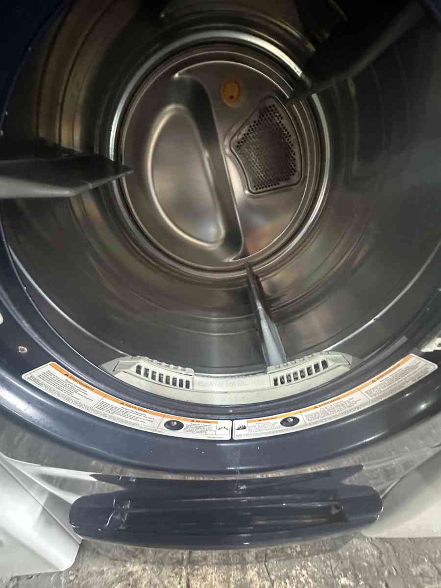 LG dryer electric with pedestal included - Miami, Florida - FleaMarketBay