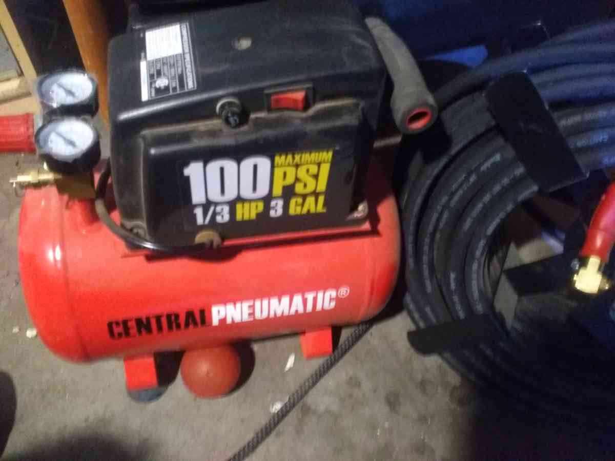 3 gallon air compressor  and hose - Albuquerque, New Mexico - FleaMarketBay