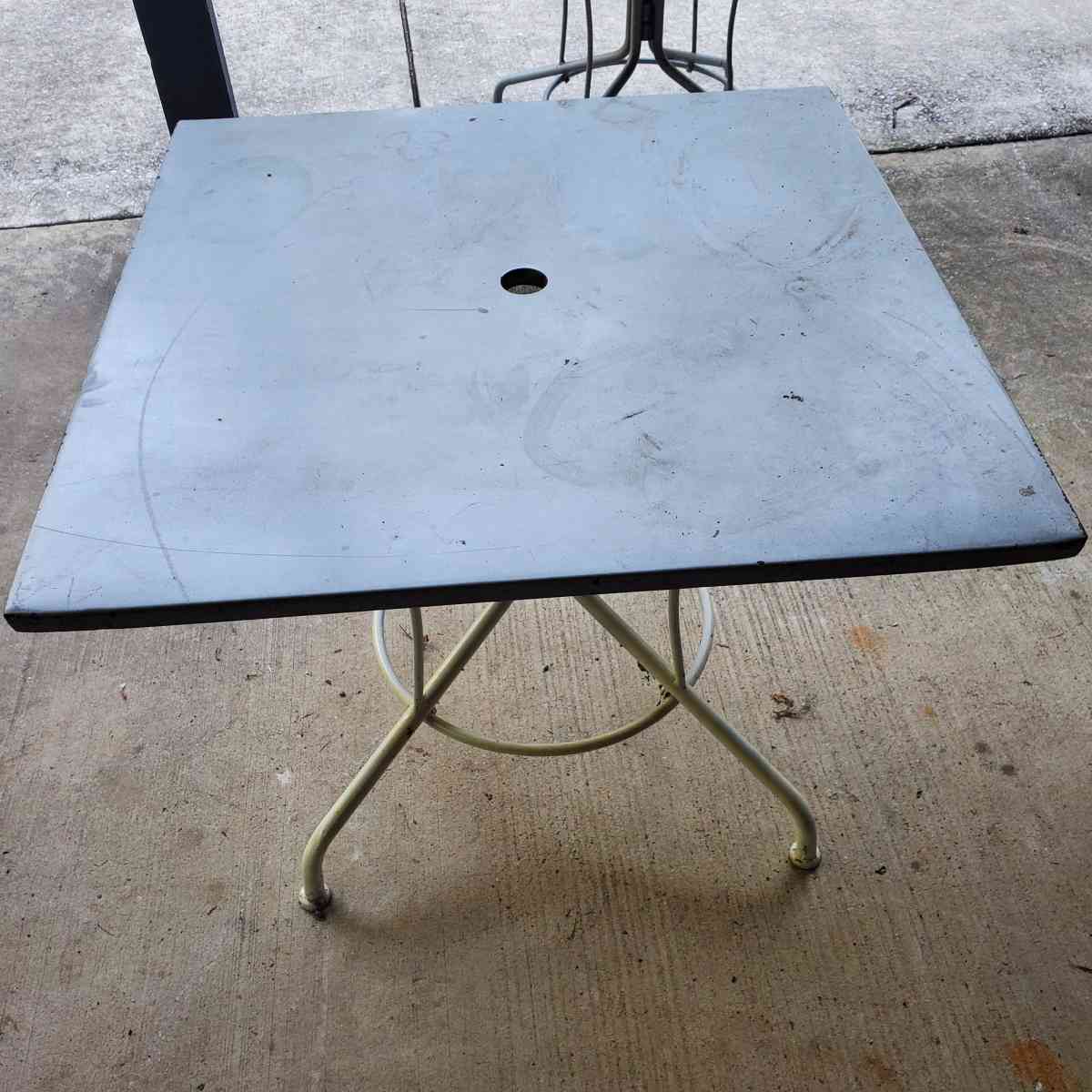 Metal Table  36x36x29  Heavy Outdoor  Will Need To Painted - Rock Island, Tennessee - FleaMarketBay