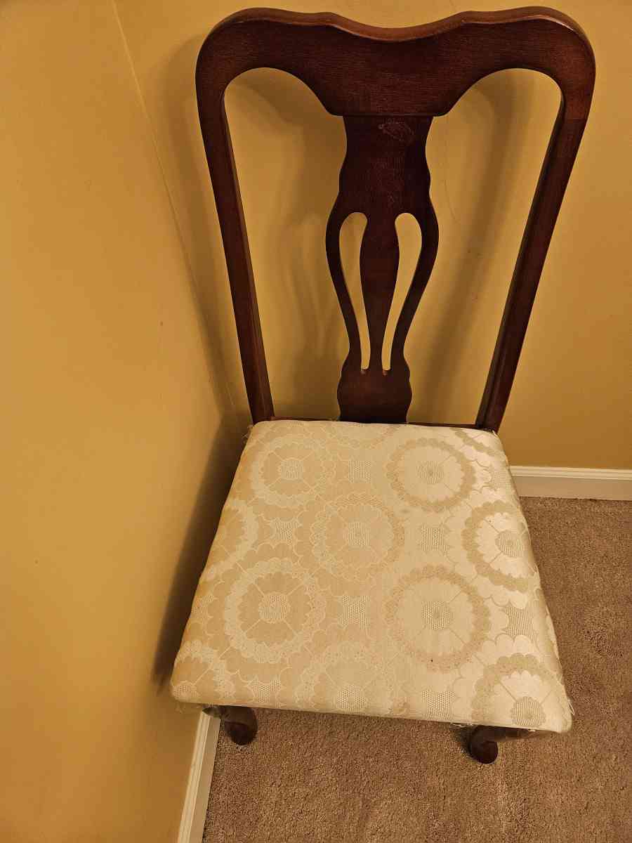 Dinning Room Table and chairs - Antioch, Tennessee - FleaMarketBay