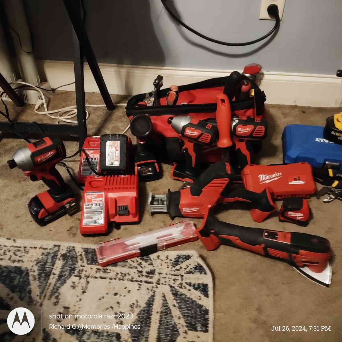 complete Milwaukee tool set with middle noise ratchets plier - Chattanooga, Tennessee - FleaMarketBay