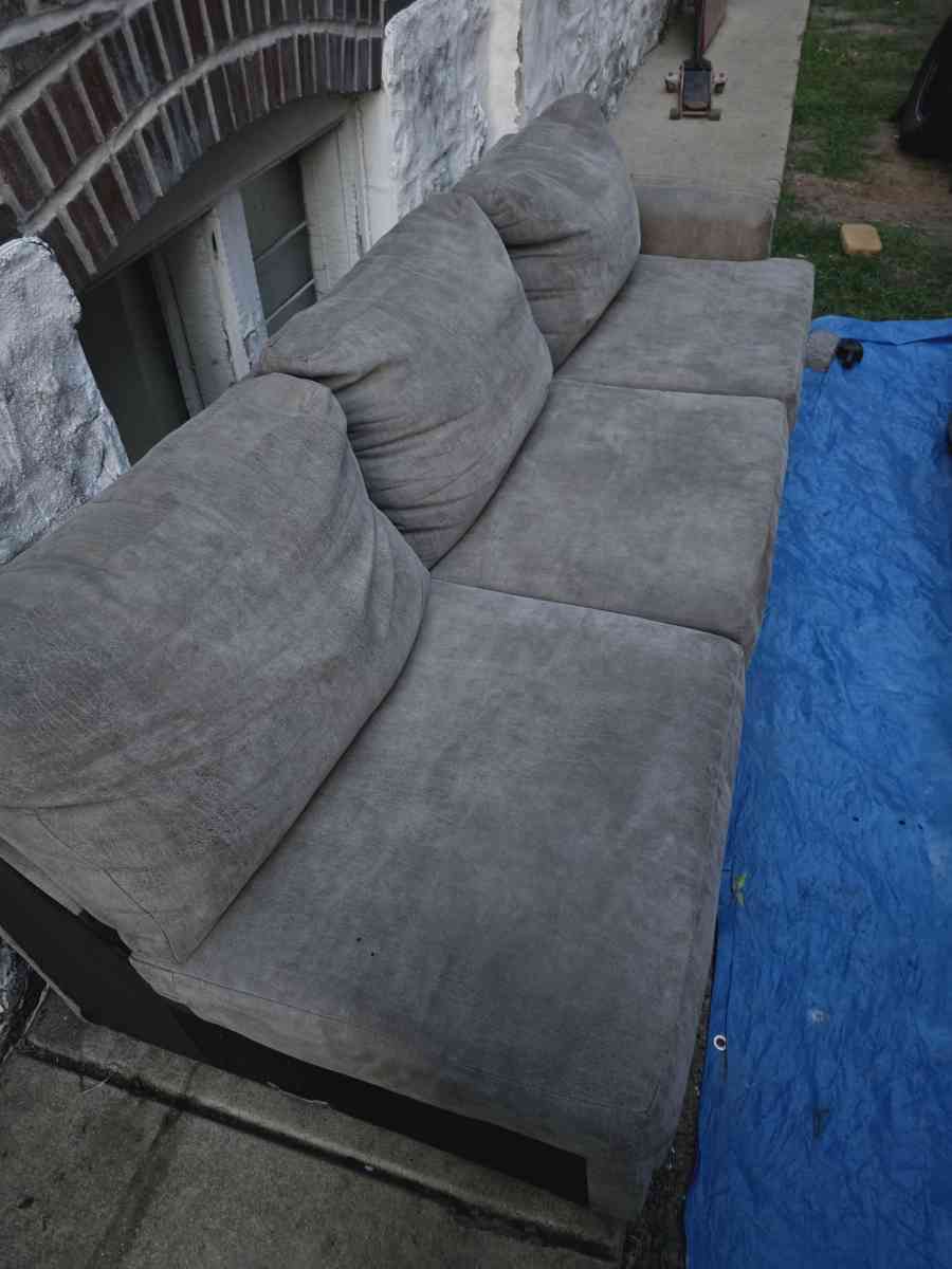 l shaped Sectional couch - Saint Louis, Missouri - FleaMarketBay