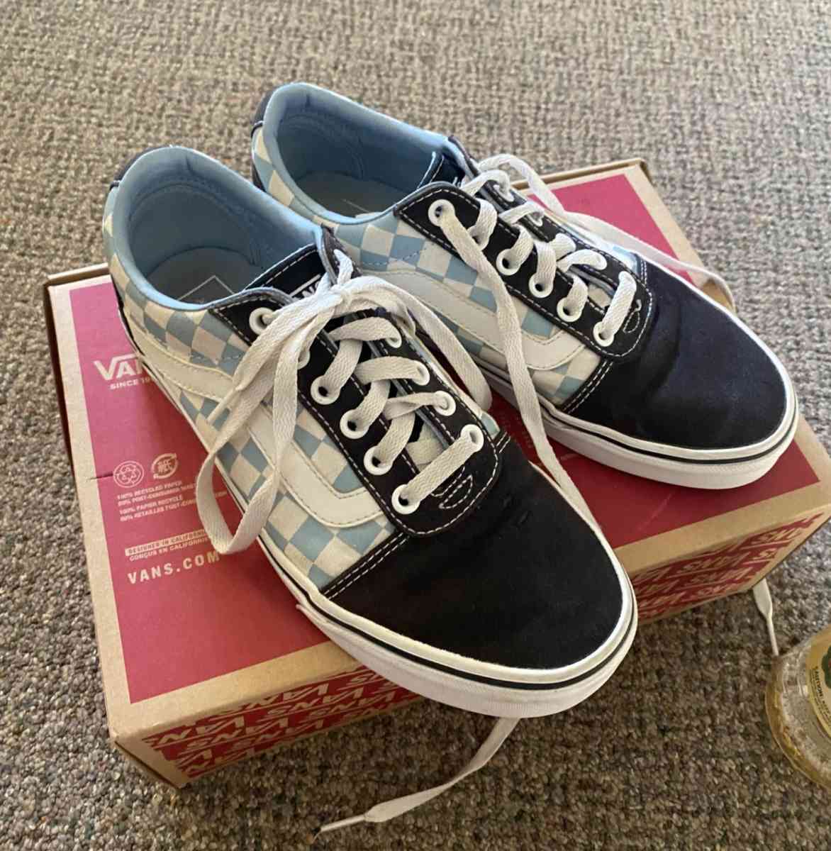 Gently Used Womens Vans - Plainfield, Illinois - FleaMarketBay