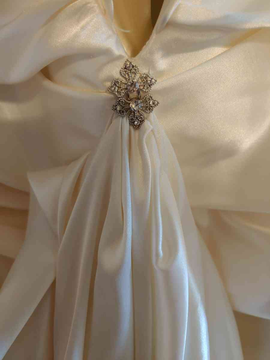 Mermaid Style Wedding Dress - Molalla, Oregon - FleaMarketBay