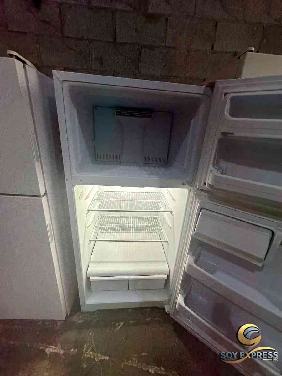 GE refrigerator top and bottom - Miami, Florida - FleaMarketBay