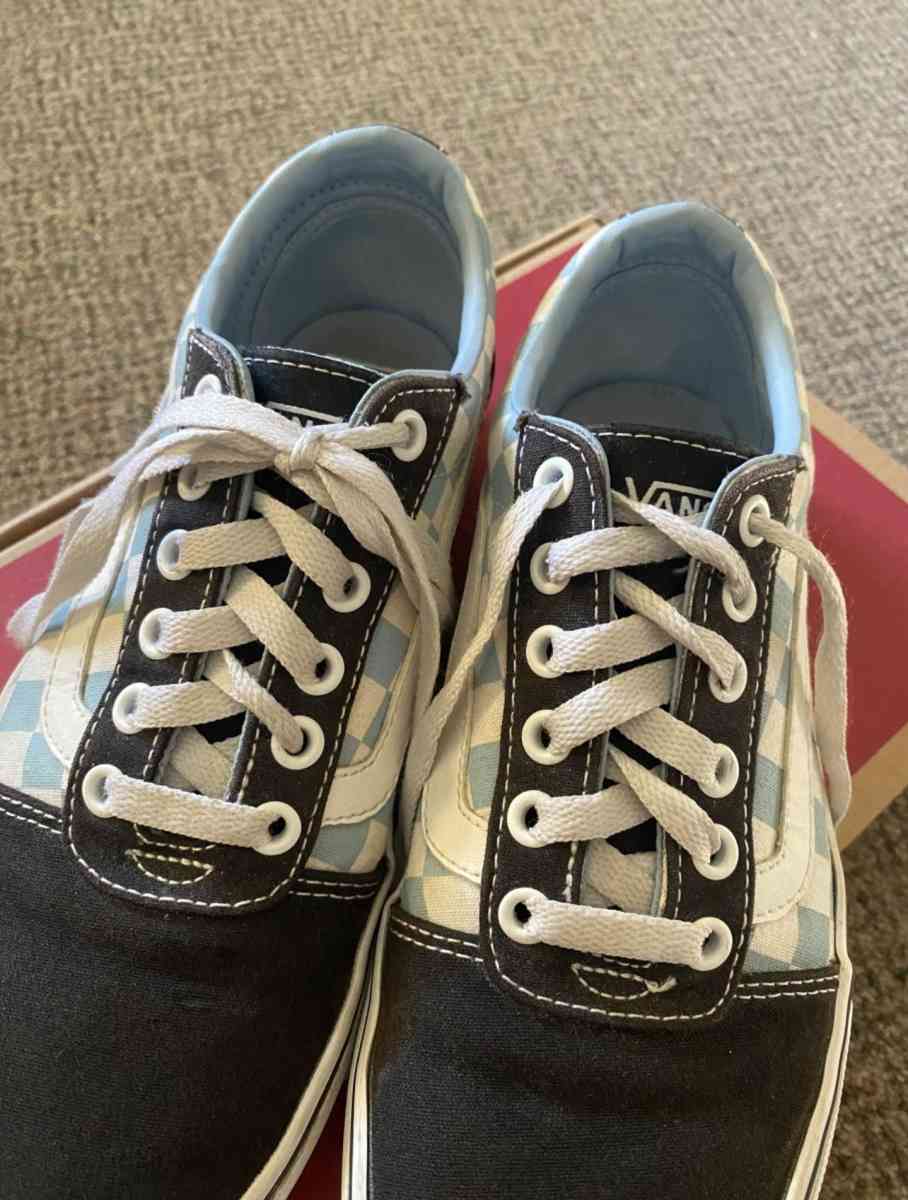 Gently Used Womens Vans - Plainfield, Illinois - FleaMarketBay