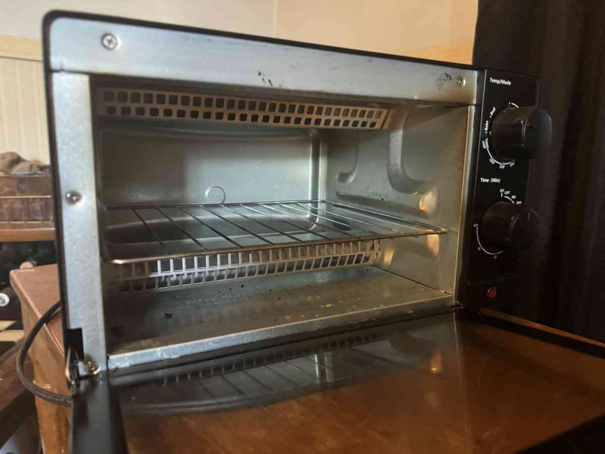 LIKE NEW PERSONAL SIZE TOASTER OVEN - Minneapolis, Kansas
