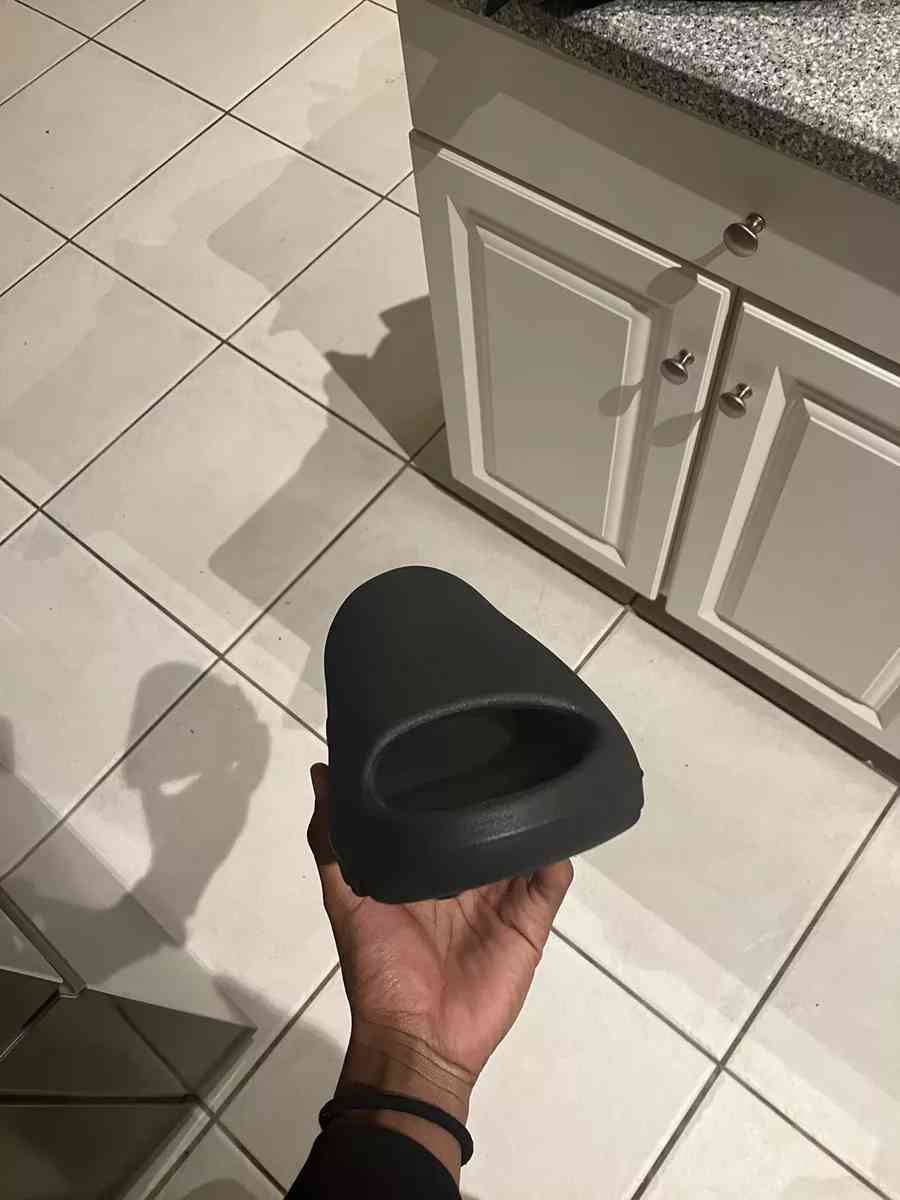 Yeezy Slides Dark Onyx all sizes - Atlanta, Georgia - FleaMarketBay