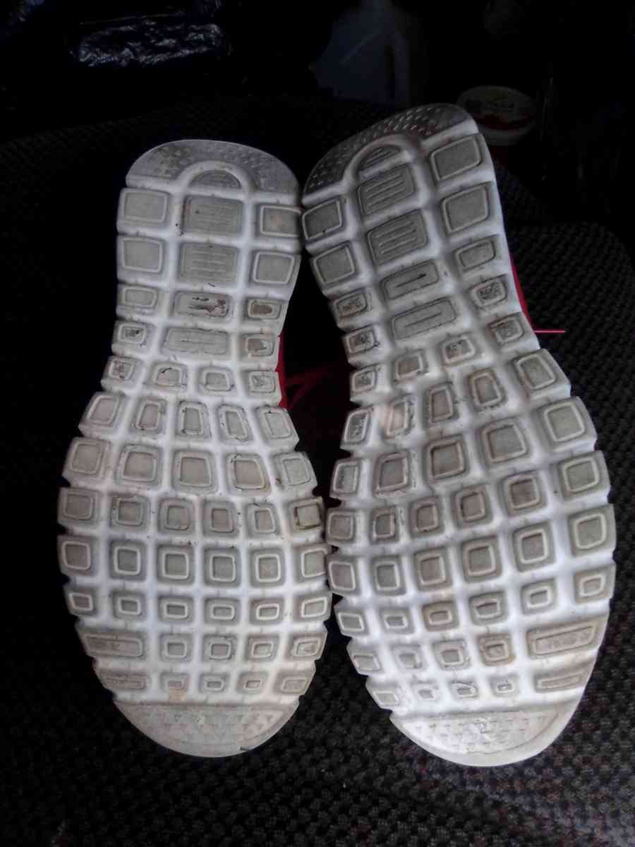 Womens  Skechers sneakers - Ocala, Florida - FleaMarketBay