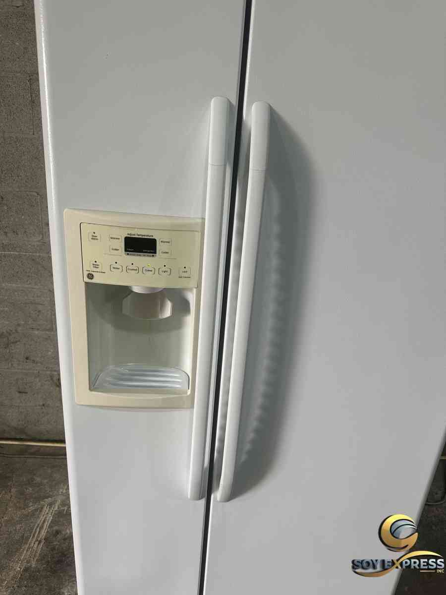 GE refrigerator side by side with ice and water dispenser - Miami, Florida - FleaMarketBay