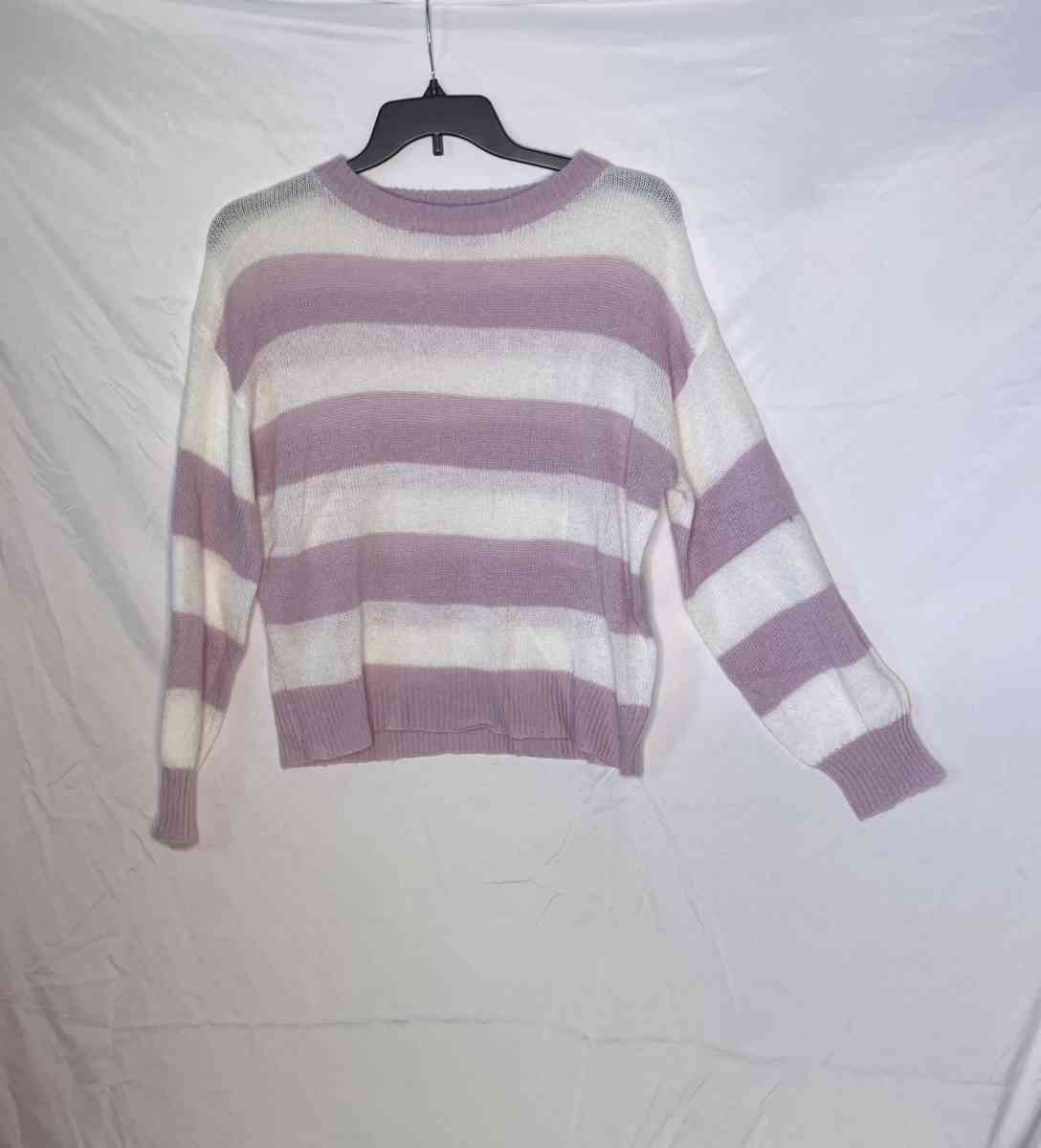 pink and white sweater - Spanish Fork, Utah - FleaMarketBay