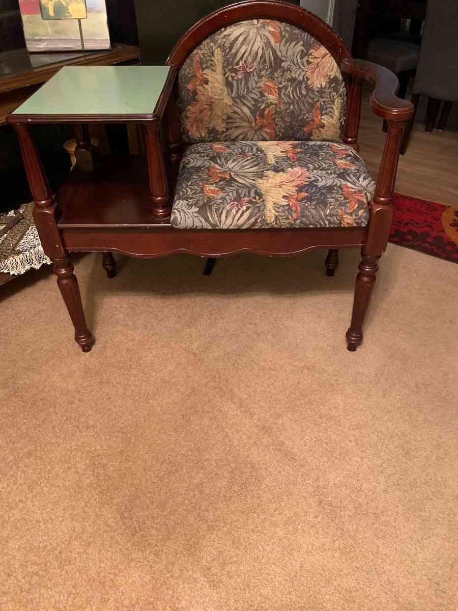 chair with a table connected and a underneath storage - Natchitoches, Louisiana - FleaMarketBay