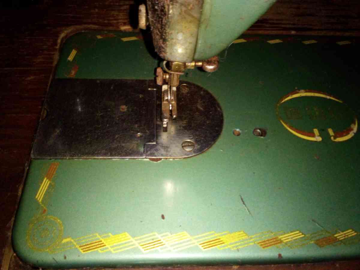 Morse sewing machine - Saint Elmo, Illinois - FleaMarketBay