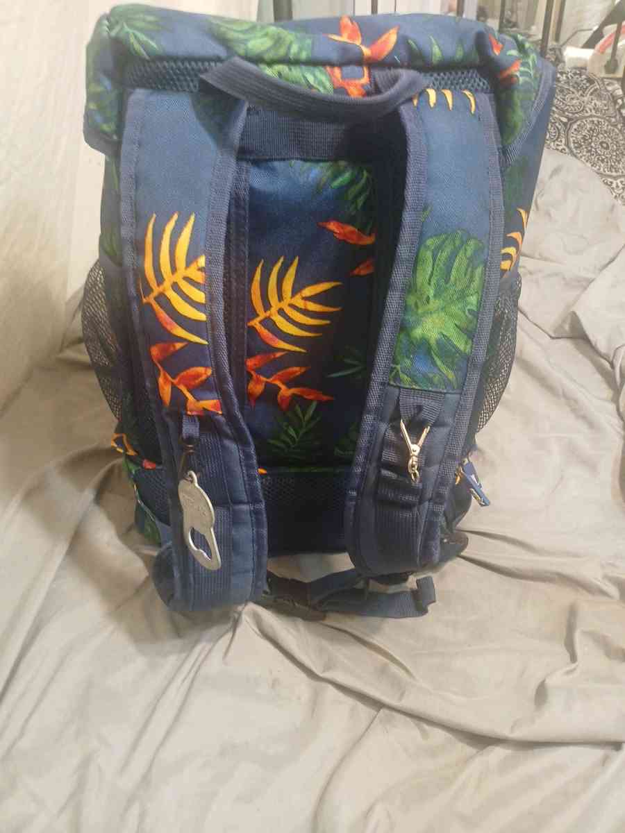 tommy bahama coller backpack - Coden, Alabama - FleaMarketBay