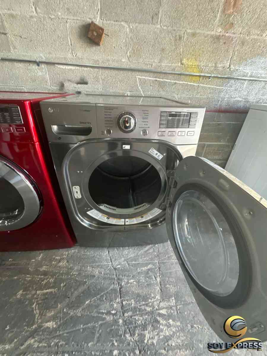 LG dryer electric with Steam - Miami, Florida - FleaMarketBay