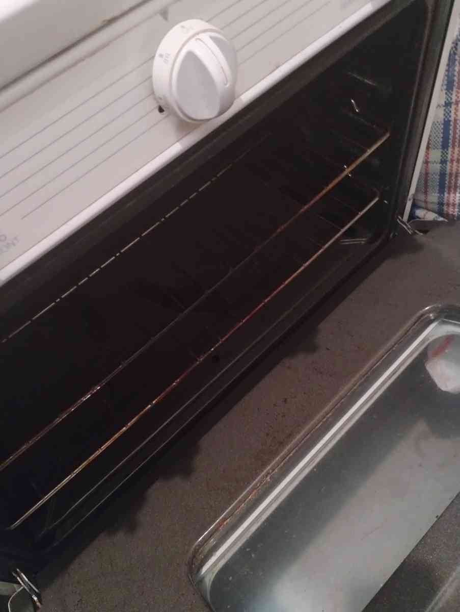 refrigerator and stove - Detroit, Michigan - FleaMarketBay