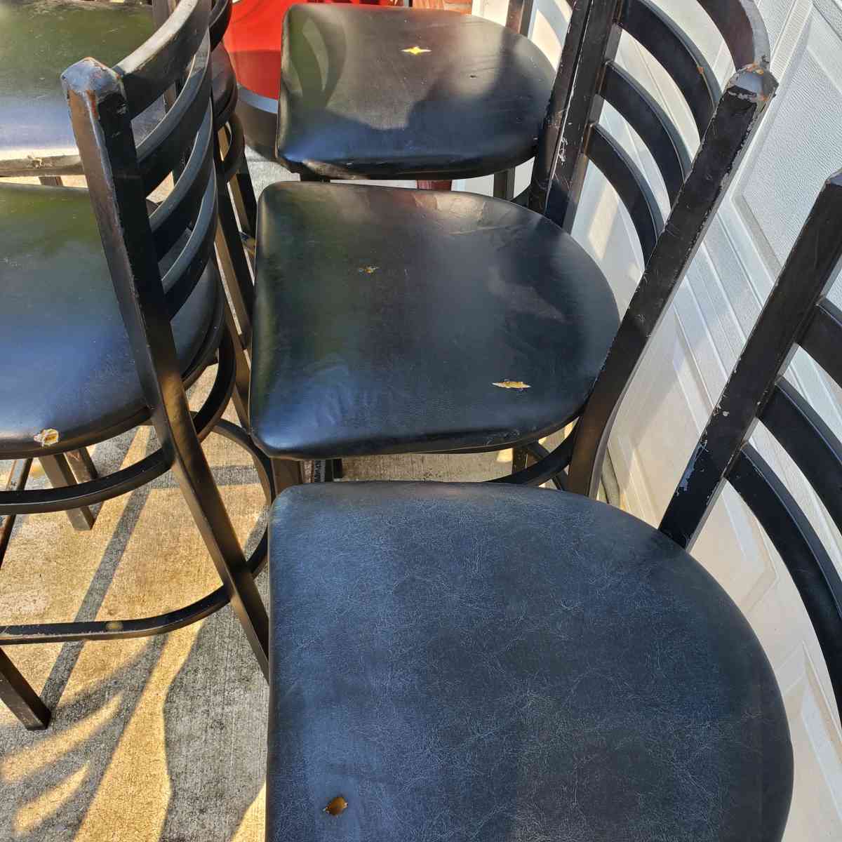 Metal Chairs  Bar Height W Cushioned Seats  RRR Furniture - Rock Island, Tennessee - FleaMarketBay