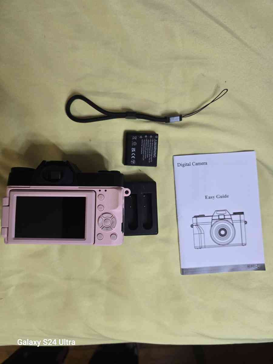 am selling this brand new camera because I have no use for i - Chicopee, Massachusetts - FleaMarketBay