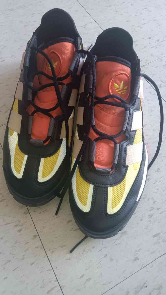 adidas mens nitball sneakers size 11 and half - Panorama City, California