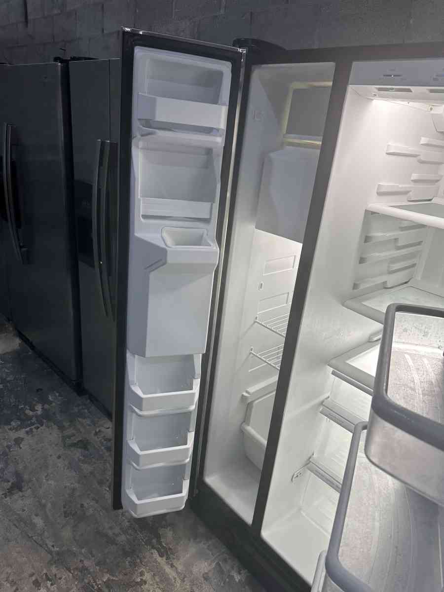 GE refrigerator side by side with water and ice maker dispen - Miami, Florida - FleaMarketBay