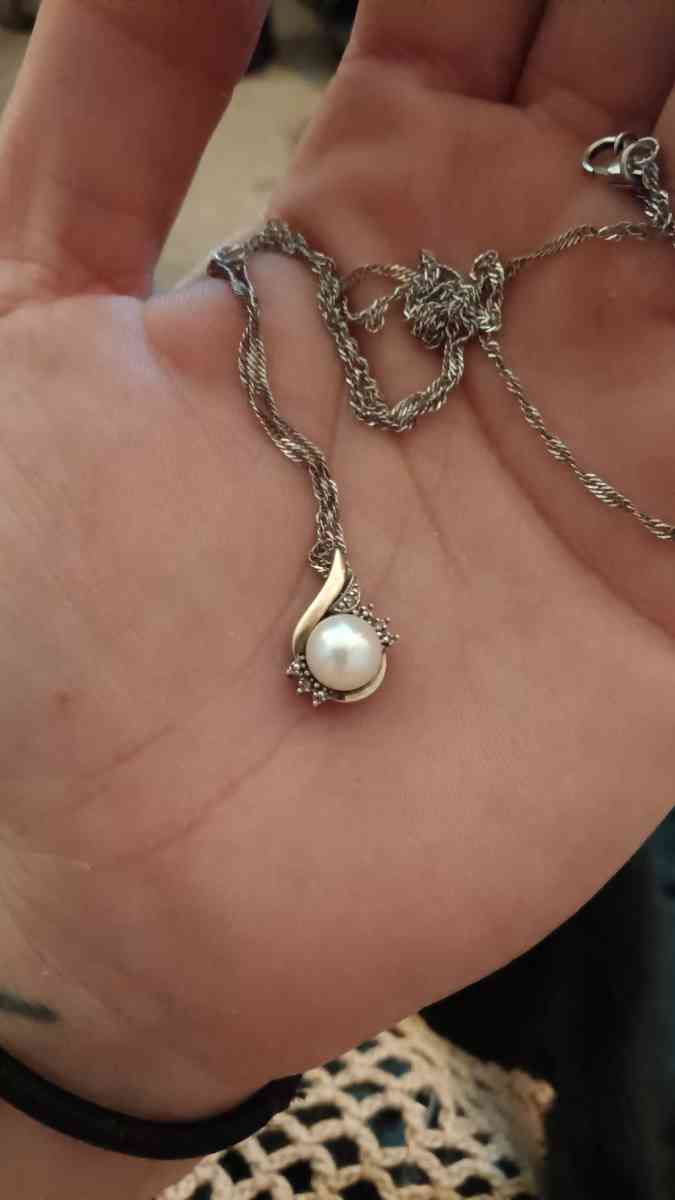teardrop pearl pendant necklace - Brooksville, Florida - FleaMarketBay