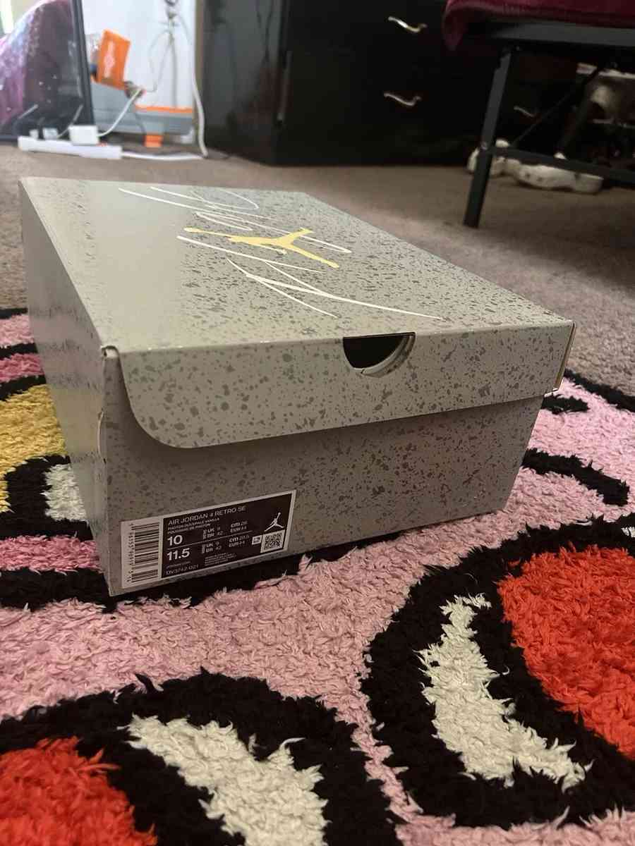 Jordan 4s Craft Photon Dust all sizes - Atlanta, Georgia - FleaMarketBay