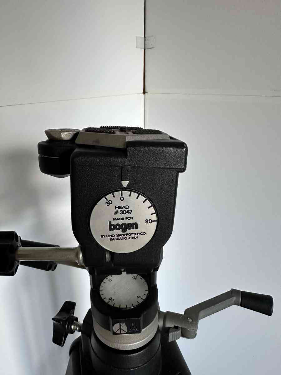 Manfrotto Bogen 3035 Geared Center Tripod and auto dolly - Charlotte, North Carolina - FleaMarketBay