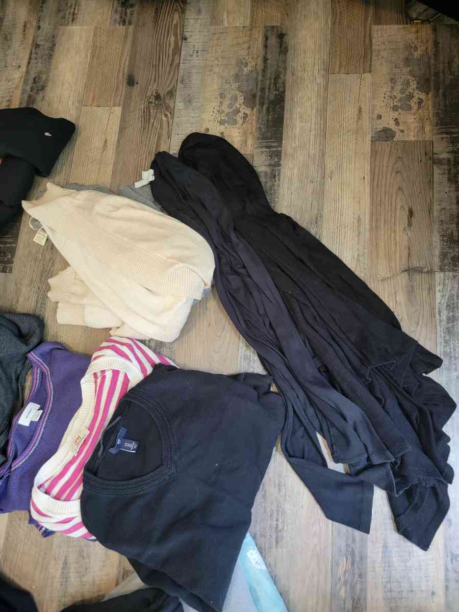 Hoodies Sweaters Jeans Sweats Dress Pants Dresses - Antioch, Tennessee - FleaMarketBay