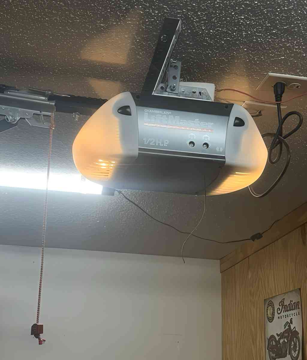 Used Garage Door System - Ozark, Alabama - FleaMarketBay