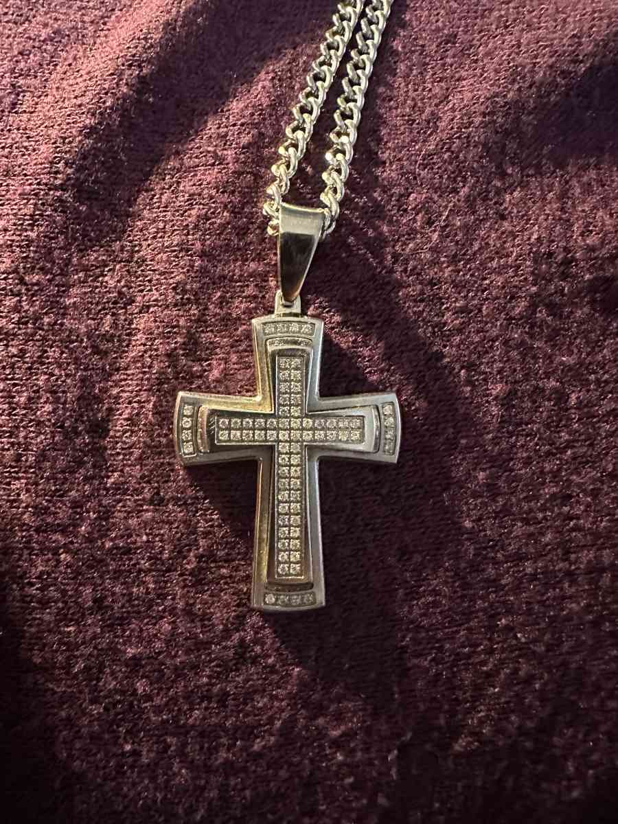 Diamond And silver Mens necklace - Scott Depot, West Virginia - FleaMarketBay