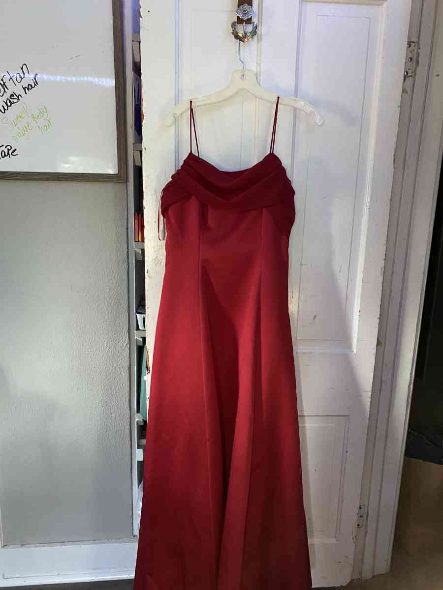 dress - Belvidere, Illinois - FleaMarketBay