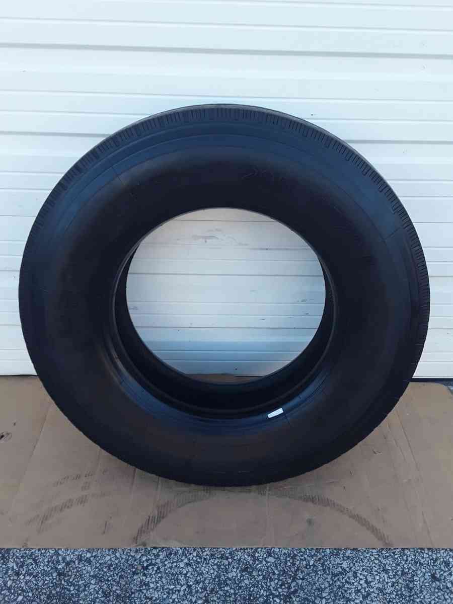 Low Pro Steer Truck Tire 29575R225 Hercules H902 Like New - Williamstown, New Jersey - FleaMarketBay