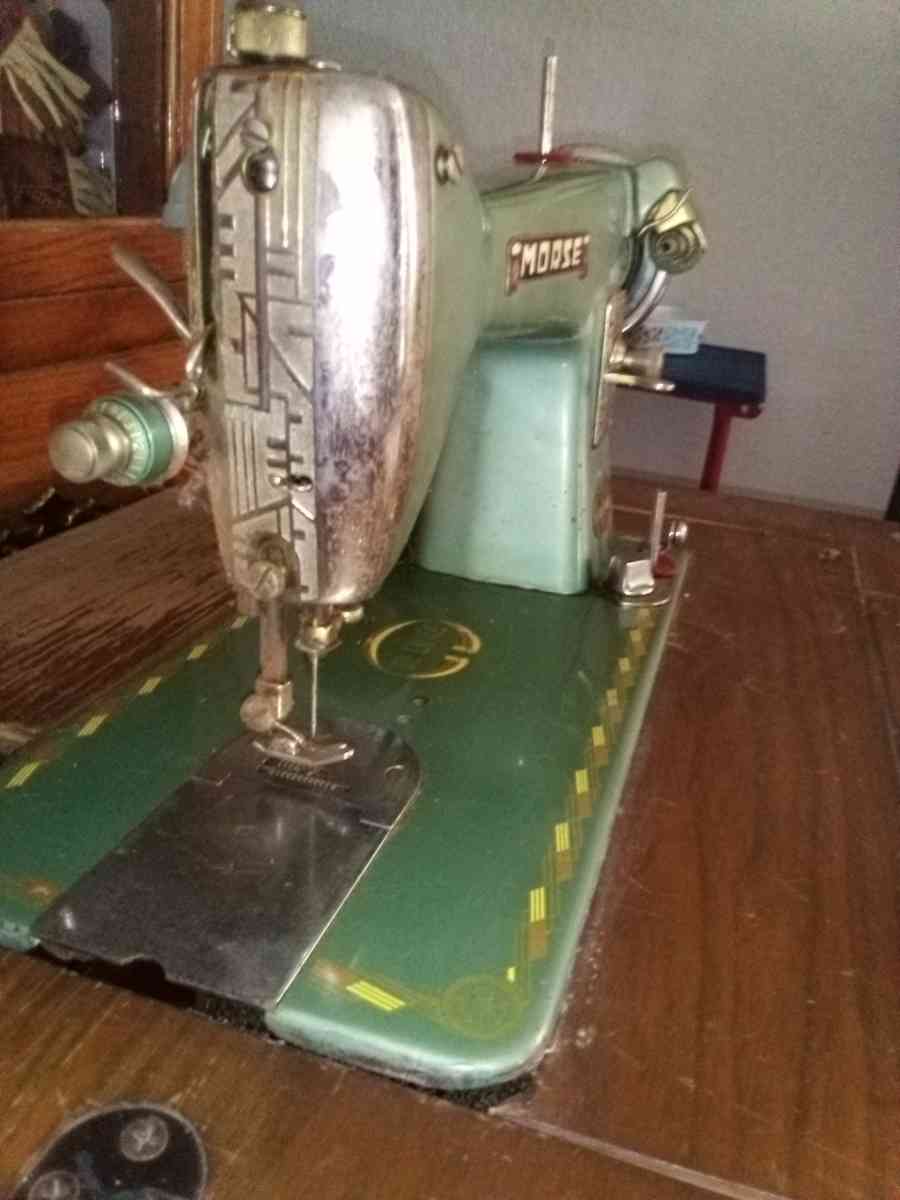 Morse sewing machine - Saint Elmo, Illinois - FleaMarketBay