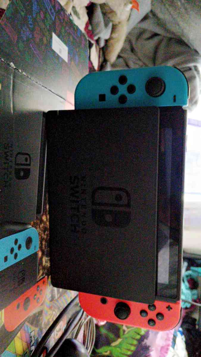 Nintendo  Swich whith blue and red joy con  Mariokart  Delux - Salinas, California - FleaMarketBay