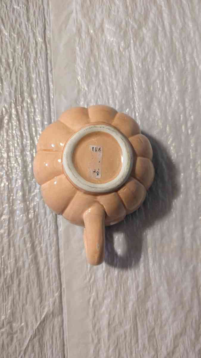 A Semi 3D Orange And Green Carrot Soup Bowl  Vegitable Bowl - Phoenix, Arizona - FleaMarketBay