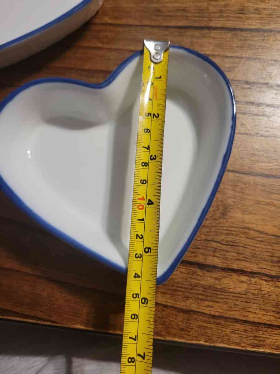 2 heart shaped serving dishes or can be used a little Trinke - Saint Petersburg, Florida - FleaMarketBay